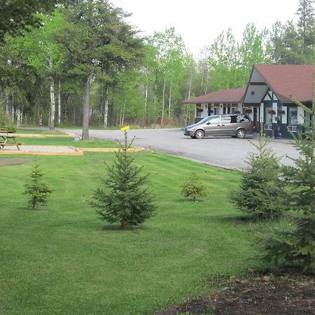 Hide Away Inn Dryden Exterior foto