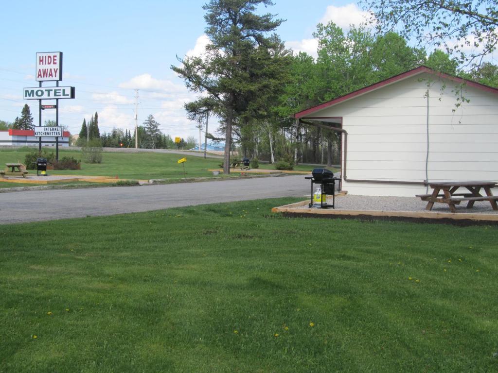 Hide Away Inn Dryden Exterior foto